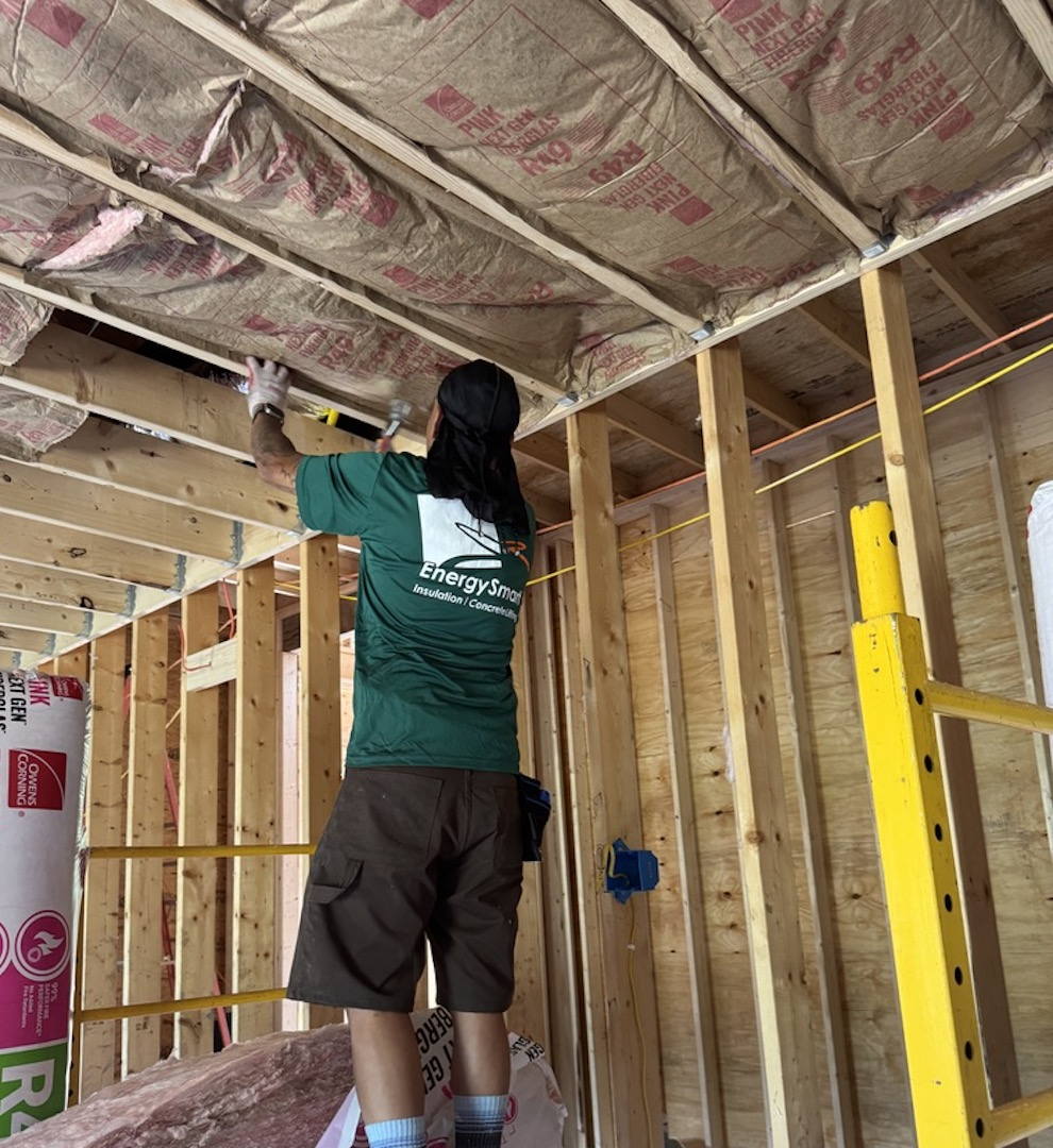 Read more about the article How to Install Fiberglass Insulation: DIY vs. Professional Installation